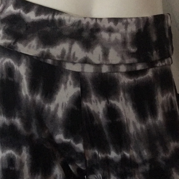 NWT Woman’s Size Small Falls Creek Knit Gaucho Black and White Print - Picture 2 of 4